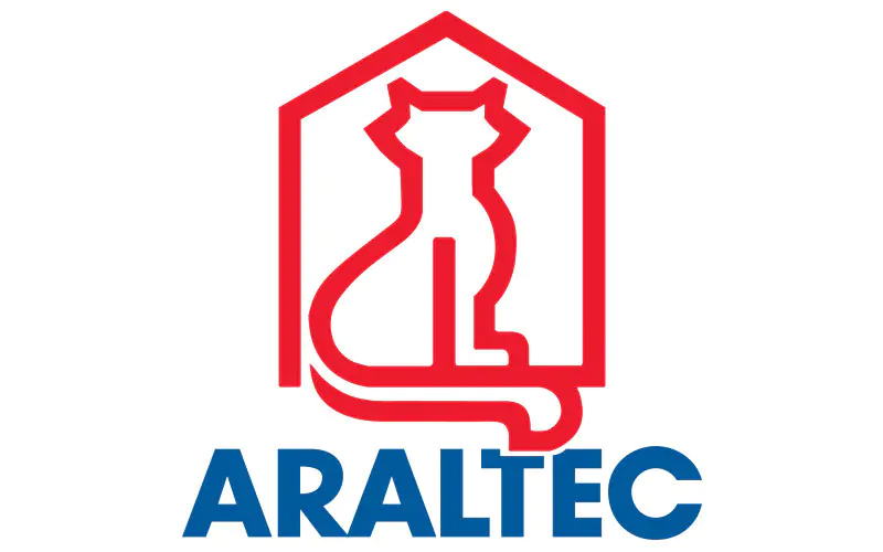 ARALTEC logo officiel : chat rouge et contour de maison. Logo ARALTEC. Chat stylisé rouge assis dans un contour de maison. Texte ARALTEC en majuscules bleu foncé.
